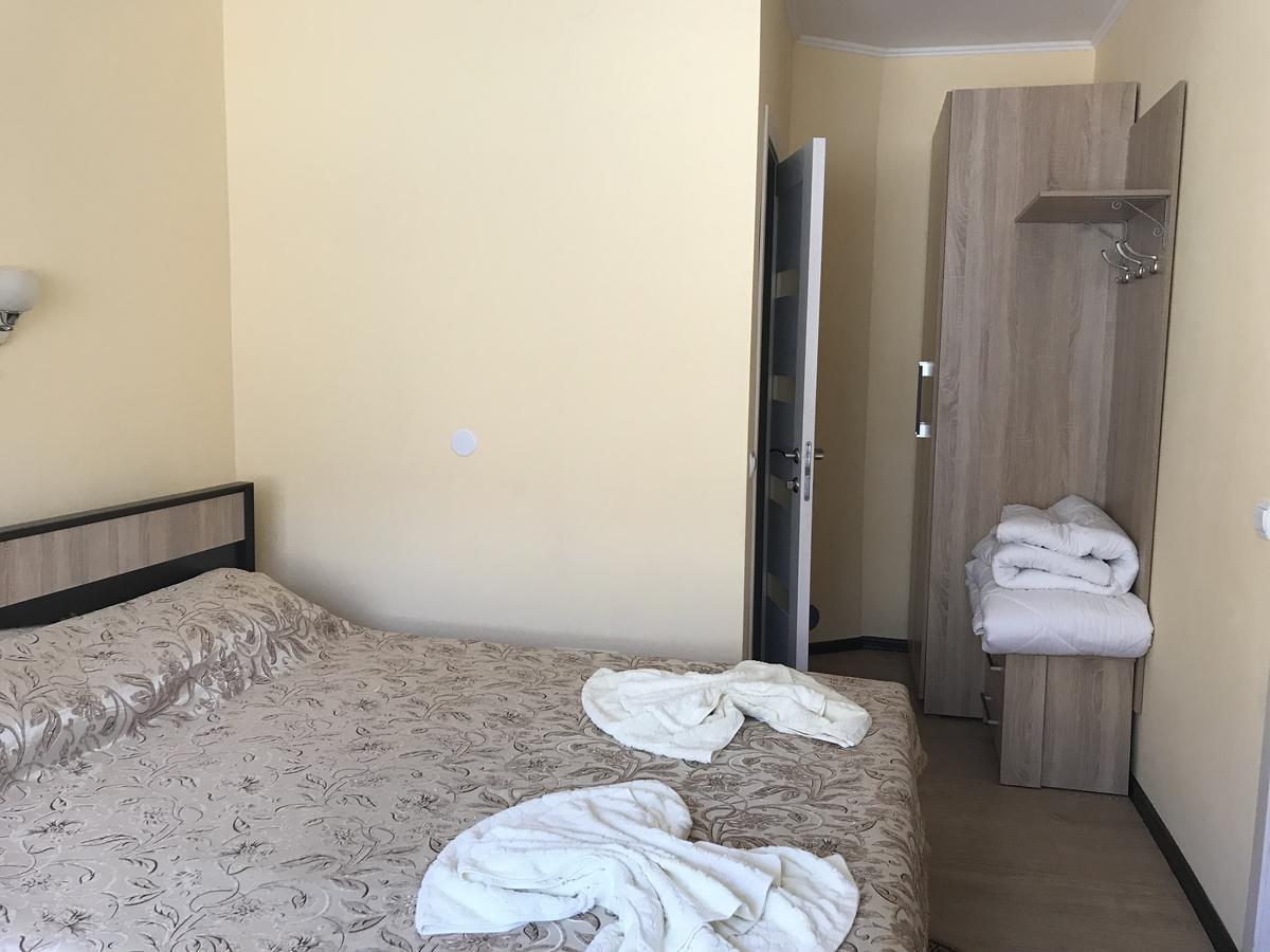 Gostynnyi Dvir Cottage Ternópil Exterior foto